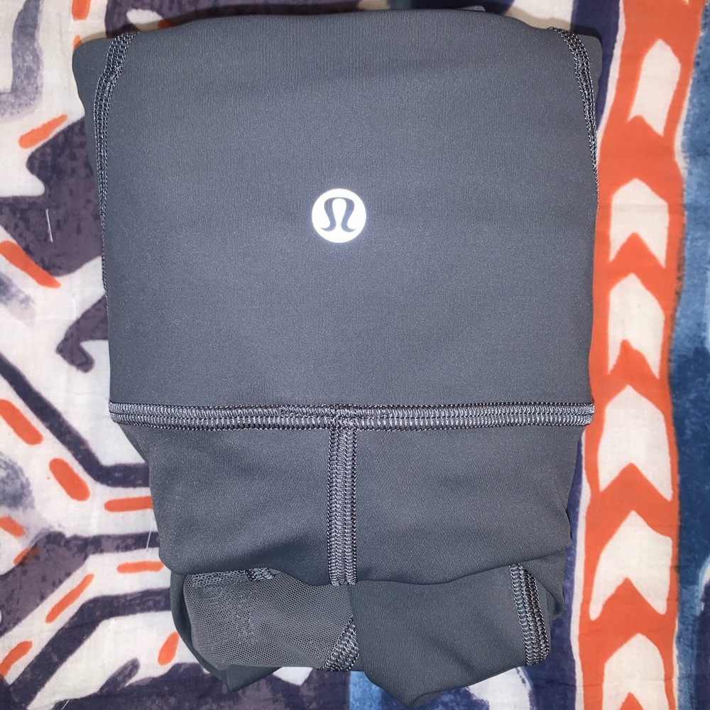 Lululemon Leggings (Gray Mesh)
